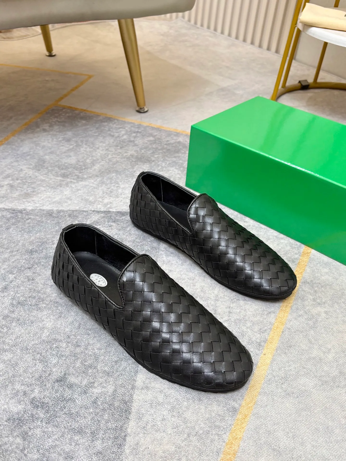 P420. BV men's casual shoes, handsome and versatile low-top shoes, woven cowhide upper, pigskin lining for the feet, 🌺🌺perfect shoe last, 🌲🌲 fashionable and handsome, comfortable on the feet, 🚗🚗wear-resistant and non-slip rubber outsole. Code number: 38-44. 45 is custom-made and cannot be returned or exchanged
